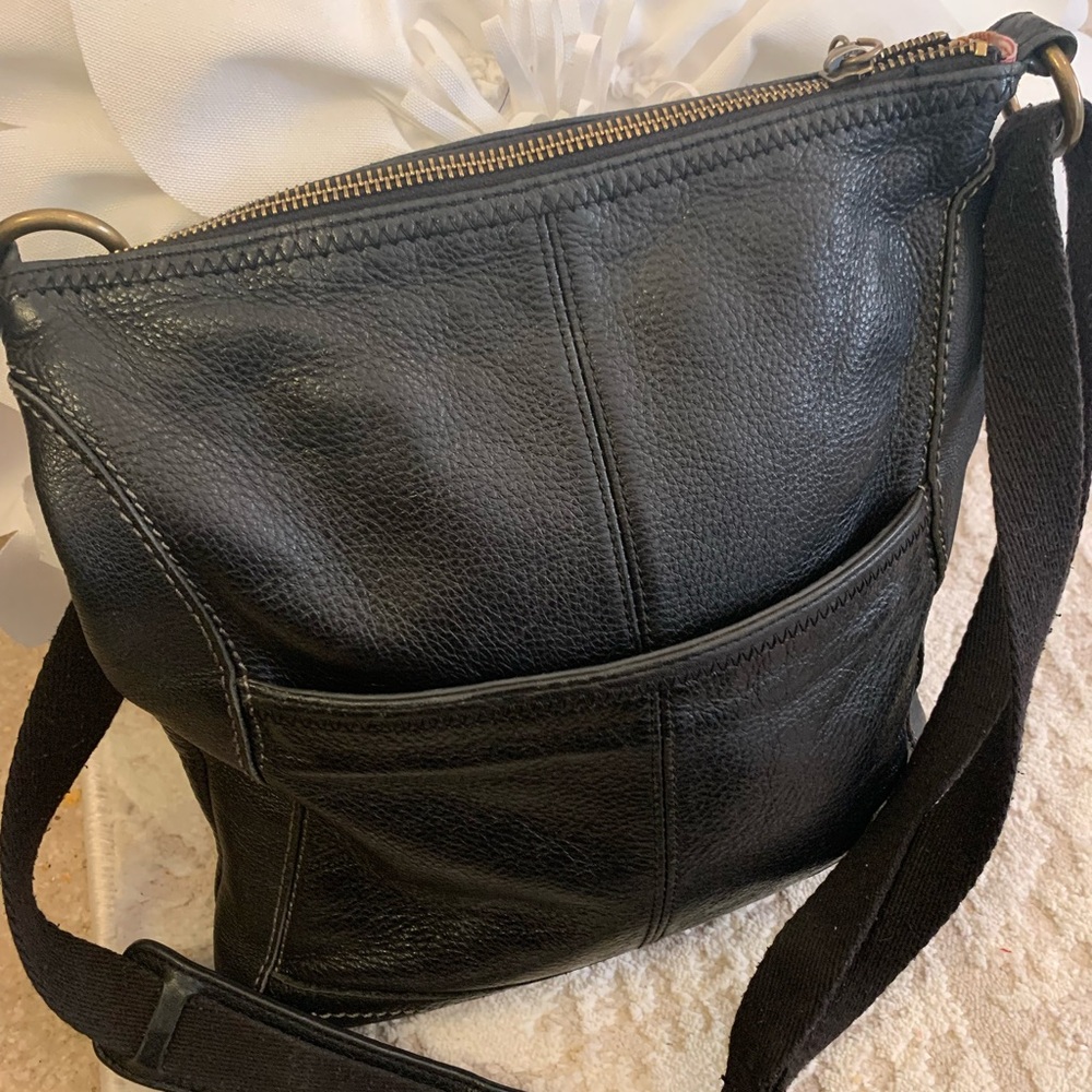 The Sak model Iris soft pebbled leather crossbody bag adj. strap black